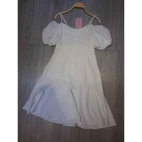 Đầm trắng dự tiệc tay bồng , trễ vai 2 dây mặc 2 kiểu có lót