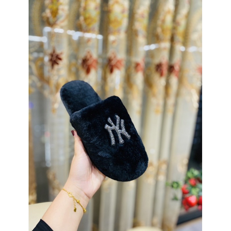 DÉP ĐI TRONG NHÀ
