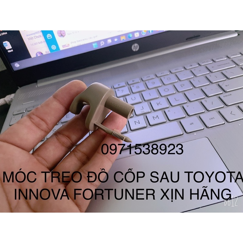 MÓC TREO ĐỒ CỐP SAU TOYOTA INNOVA FORTUNER 2006-2016 XỊN CHÍNH HÃNG 64725-0K010-A0