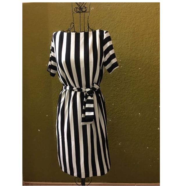 Đầm shop ko phải xưởng ( size 40-60 kg đặt hàng vui lòng báo số kg)