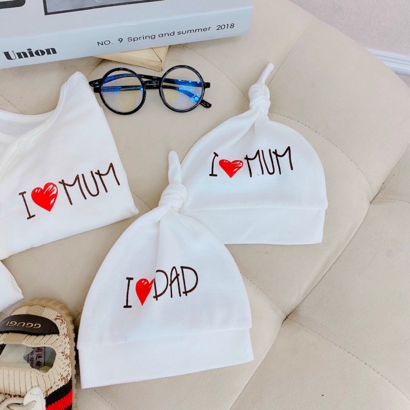 Bộ Sơ Sinh Màu Trắng Tặng Kèm Mũ ( I Love Mom - Dad )