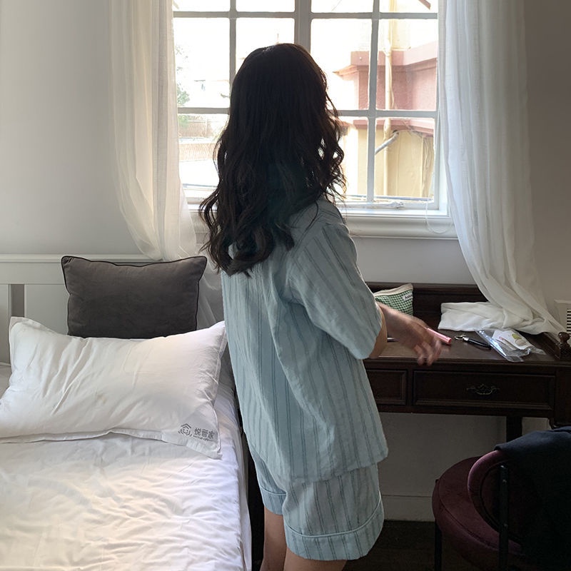 Bộ Đồ Ngủ Ngắn Tay Hoa Văn Kẻ Sọc Dành Cho Nữ Sinh