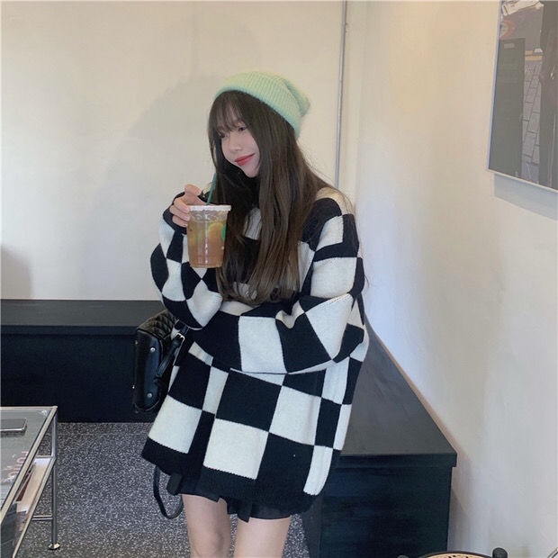 Áo len dáng rộng họa tiết bàn cờ mới cho nữ