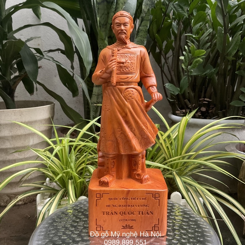 Tượng Trần Quốc Tuấn Trần Hưng Đạo bằng gỗ hương