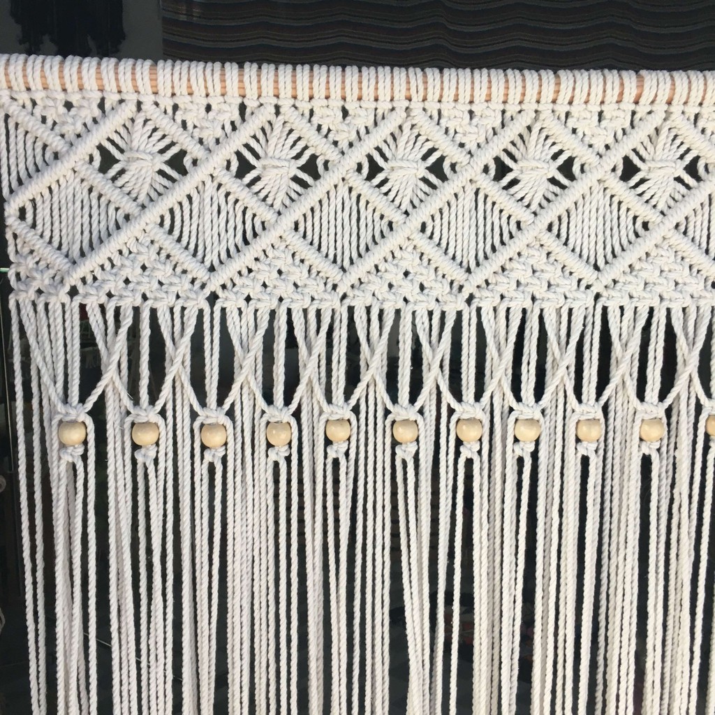 Rèm lối đi macrame, trang trí tường vuông vức ngang 1m2 x cao 1m7 gồm thanh gỗ tròn | Macrame wall hanging