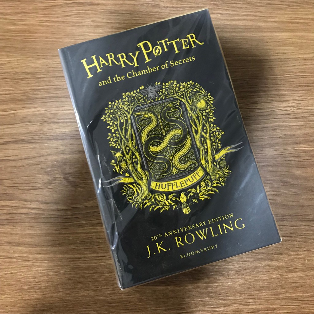 Sách Ngoại Văn - Harry Potter And The Chamber Of Secrets Hufflepuff (J.K. Rowling)