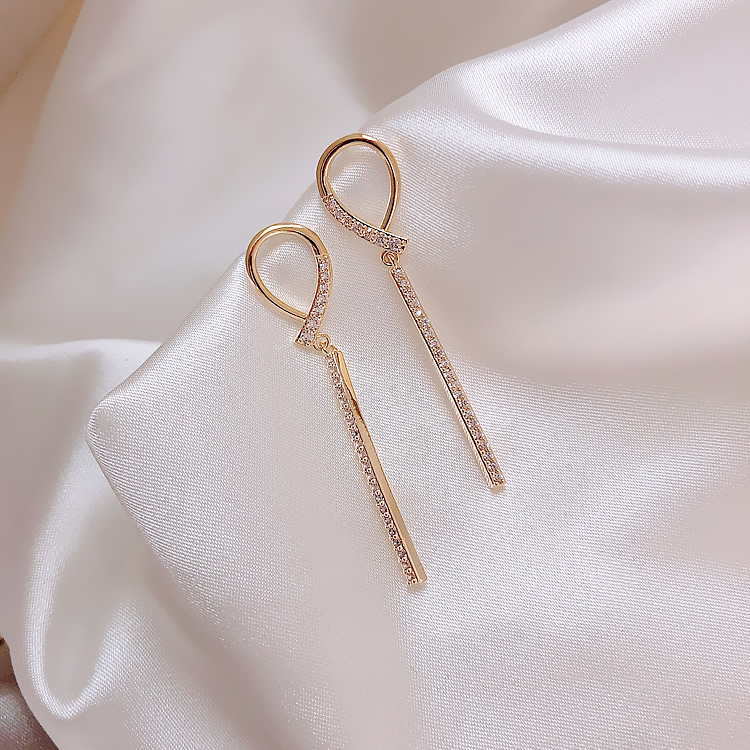 Đôi khuyên tai dài đính đá thời trang cho nữ