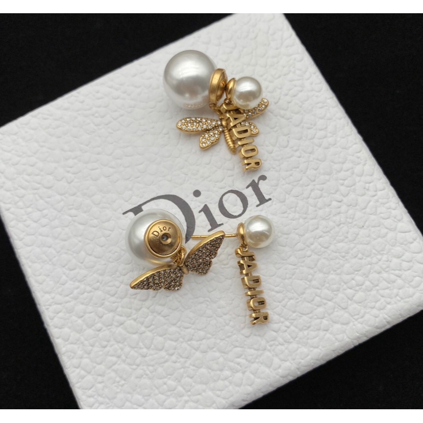 Hoa tai hình chữ Dior đính ngọc trai sang trọng