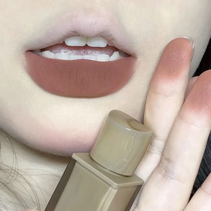 Son Kem Lì Hai Công Dụng Trang Điểm Xinh Xắn