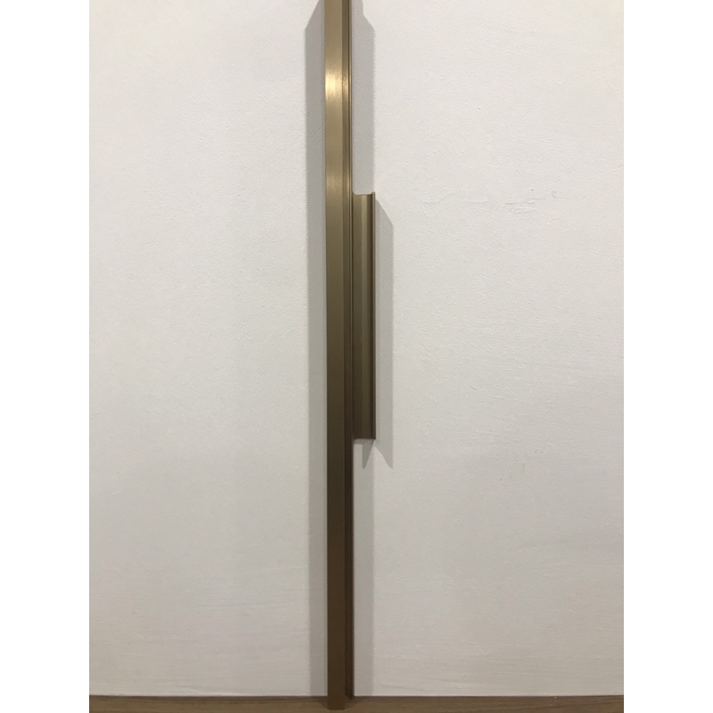 Thanh nhôm định hình tay nắm 200mm chính giữa