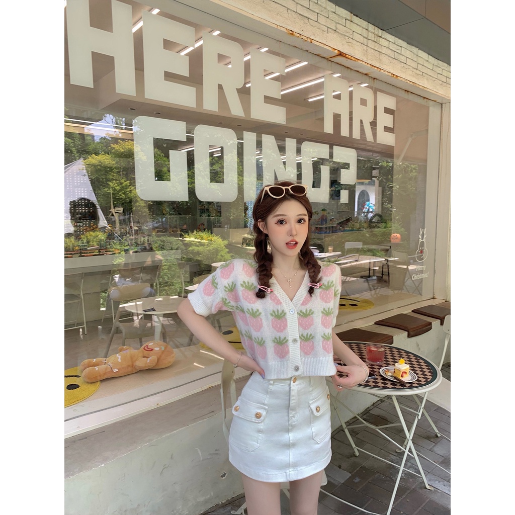 Áo Dệt Kim Tay Ngắn Cổ Chữ V In Hình Quả Dâu Dễ Thương Cho Nữ