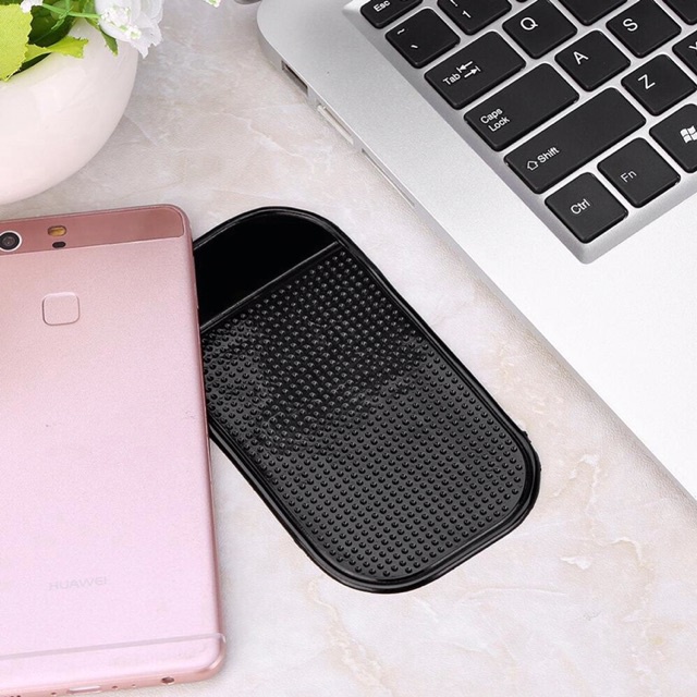 Miếng dán chống trượt đặt taplo xe ô tô chất liệu silicon