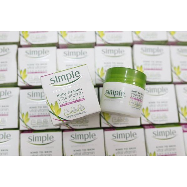 Kem Dưỡng Da Ban Ngày Simple Kind To Skin Vital Vitamin Day Cream (50ml)