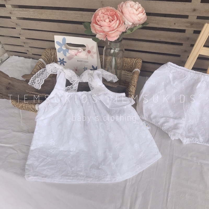 HÀNG THIẾT KẾ - Set bộ 2 dây đính nơ vai kèm quần đùi vải thô thêu cho bé