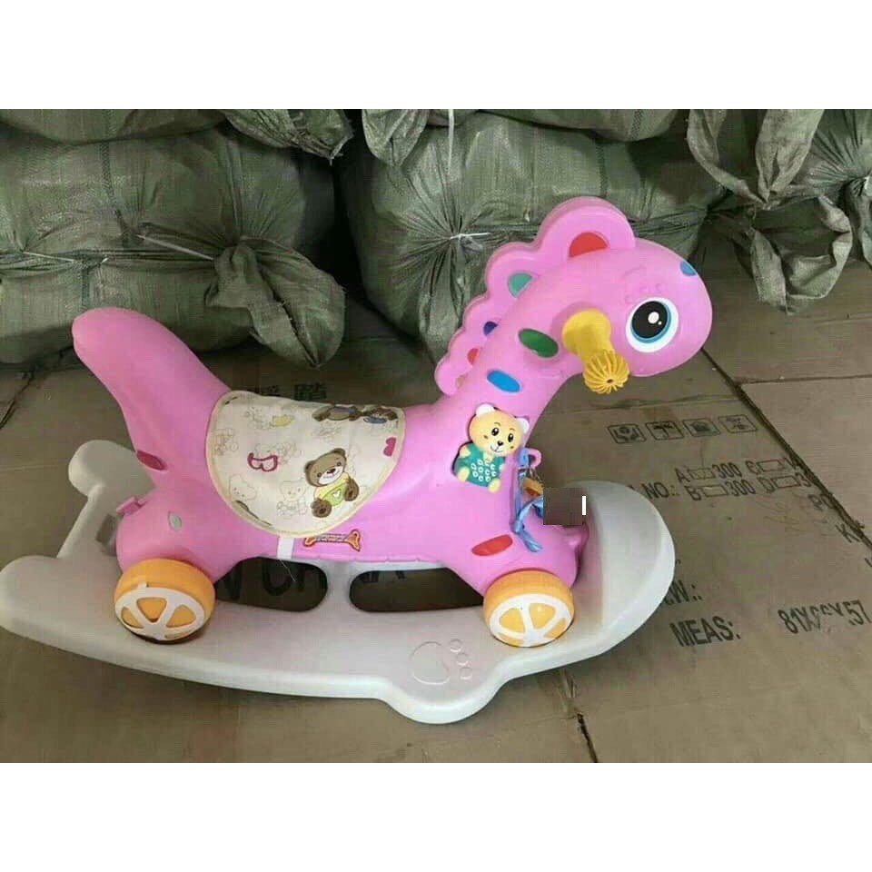 Ngựa bập bênh có bánh xe chòi chân
