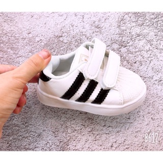 Sỉ ri giày adidas 3 vạch đen size trung