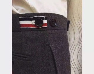 Quần âu Thom browne.