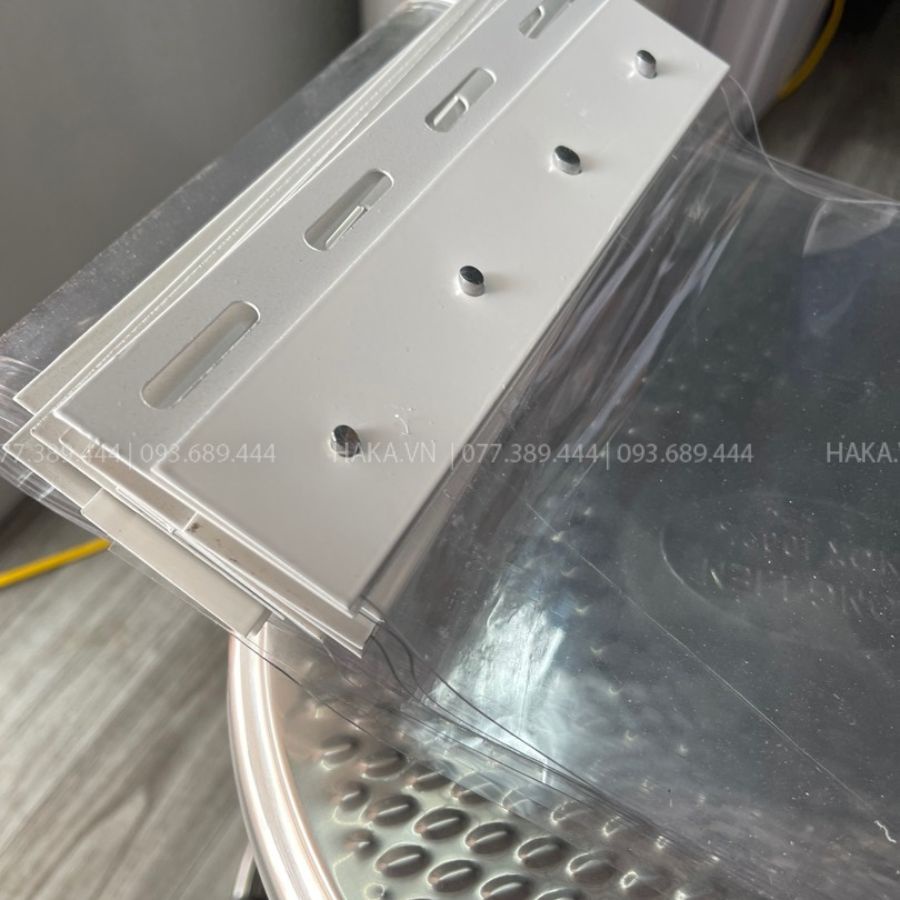 Rèm nhựa PVC ngăn lạnh điều hòa trắng trong HAKA | Dày 1.5mm, 2.0mm | Đầy đủ phụ kiện treo cố định | Trắng trong suốt