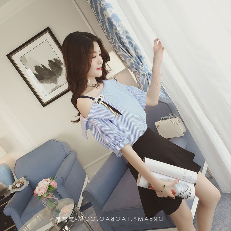 Áo lệch vai nữ sọc thẳng tôn dáng