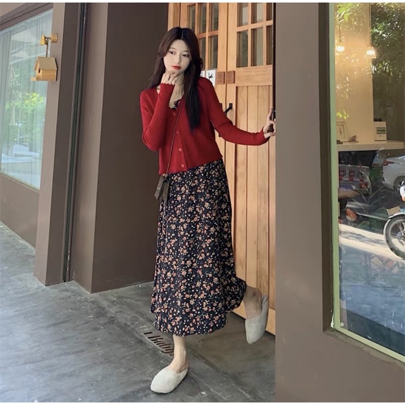 Set đầm midi hoa suông 2 dây kèm áo khoác đỏ | BigBuy360 - bigbuy360.vn