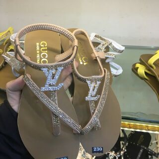 Sandal xỏ ngón LV đính đá
