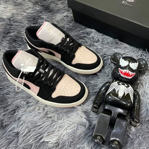 Giày 𝐉𝐨𝐫𝐝𝐚𝐧 1 hồng đen nữ, Giày thể thao JD 1 cổ thấp Black Guava Ice hồng đen bản đẹp full box bill | BigBuy360 - bigbuy360.vn