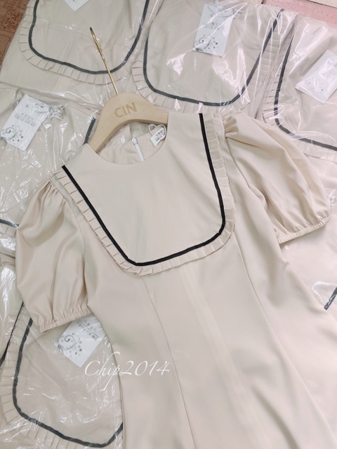 Váy be tay bồng viền bèo | BigBuy360 - bigbuy360.vn