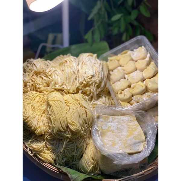 Hoành Thánh Thịt chuẩn vị người hoa- mì trứng vắt