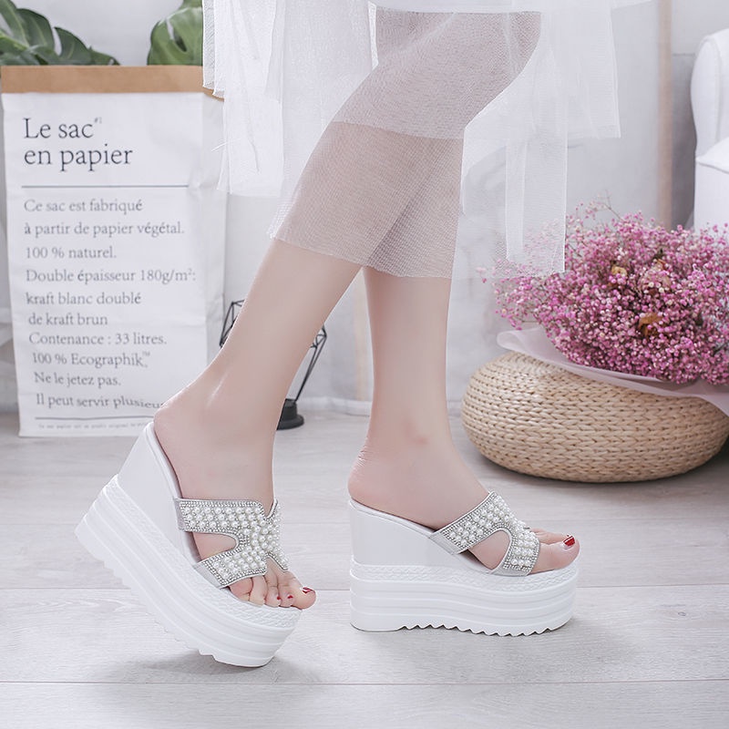 Sandal đế xuồng cao hợp thời trang cho nữ