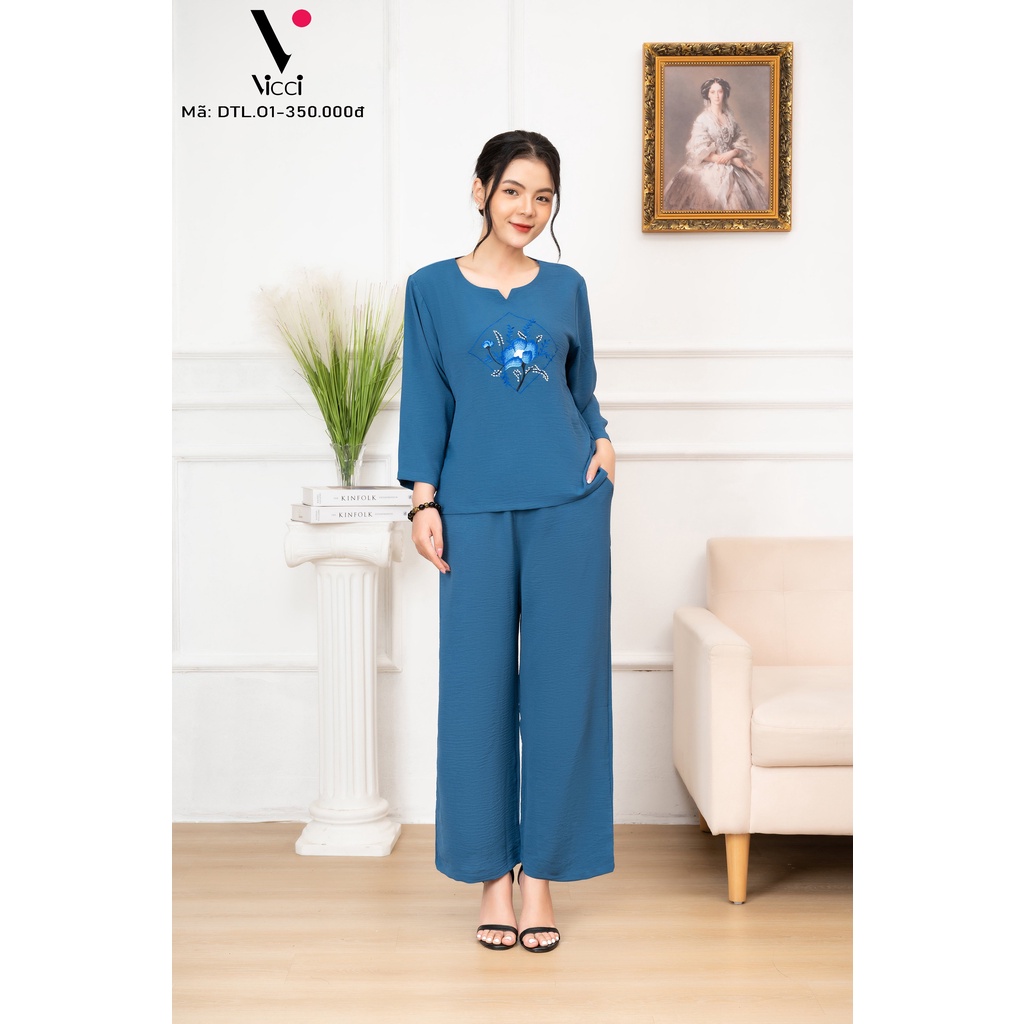 Bộ mặc nhà trung niên cho mẹ, cho bà Vicci DTL01 tay lỡ quần dài, chất liệu vải đũi chun mềm mịn màu xanh