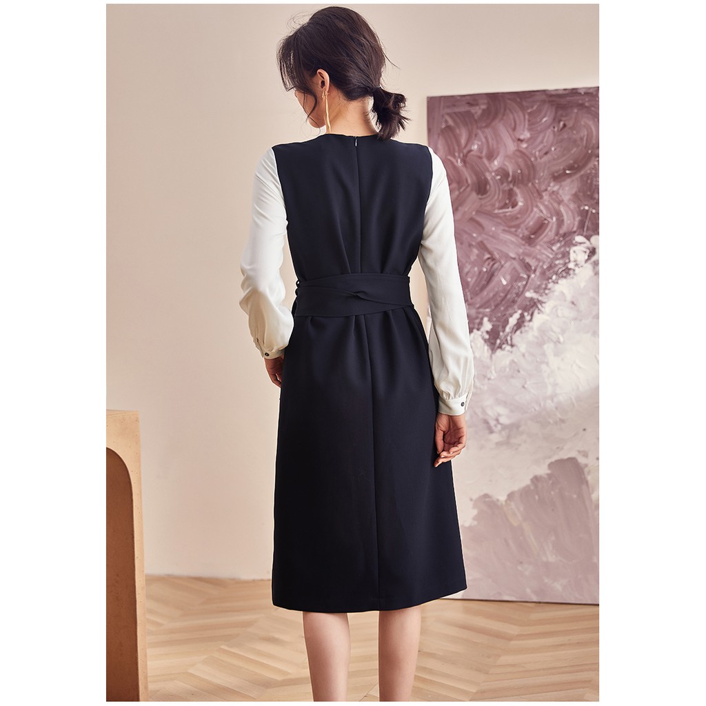 Đầm đen xòe phối tay trắng kèm đai 2022