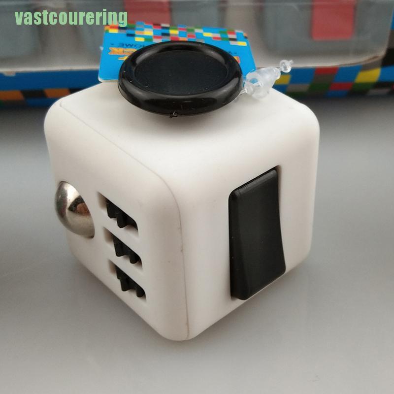 Đồ Chơi Fidget Cube Giúp Giảm Căng Thẳng Tiện Dụng