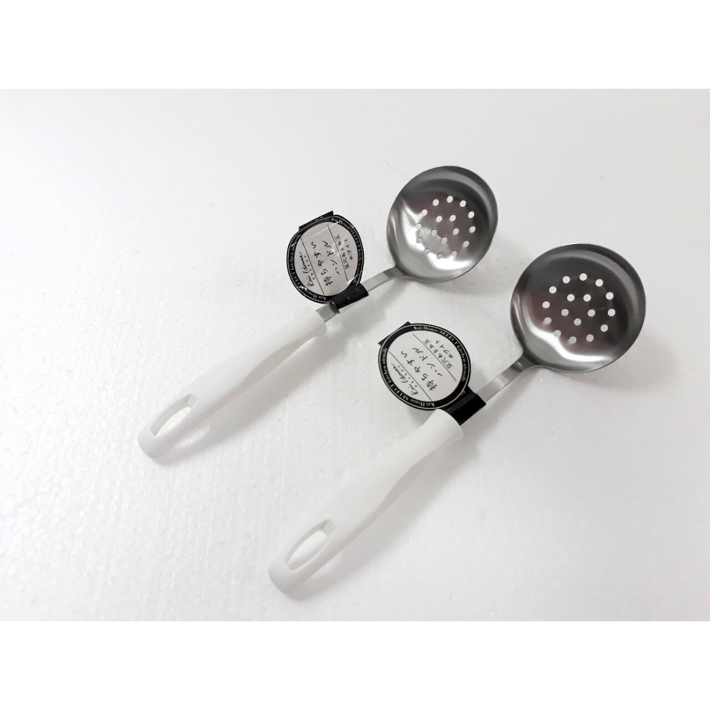Muôi vớt inox KAI cỡ nhỏ (cán trắng)
