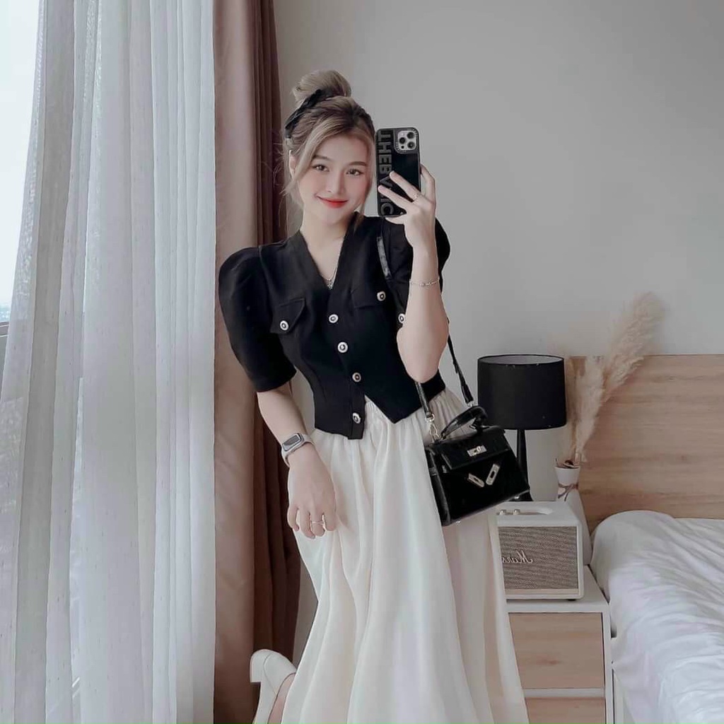 Set áo cổ tim tay phồng cài nút và chân váy xòe xinh xắn
