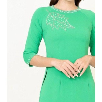 Áo dài cổ tròn đính đá sang trọng lịch lãm truyền thống, vải lụa mỹ mềm mịn co giãn tốt kèm quần may sẵn làm bà sui gia