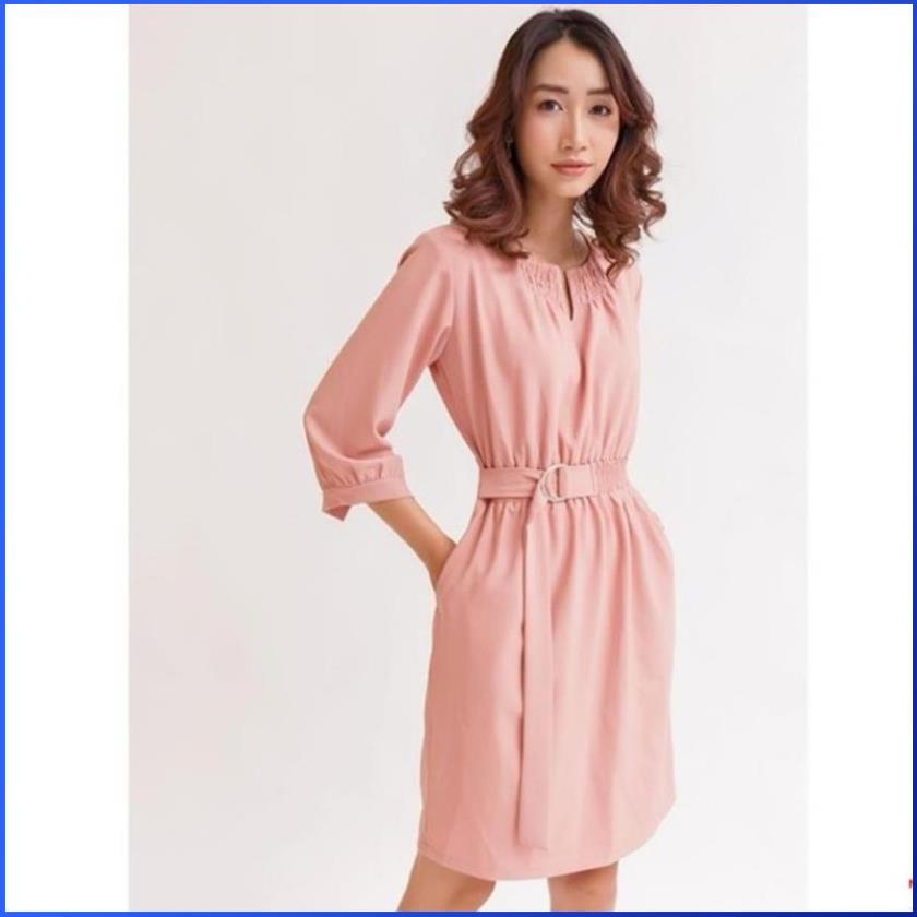Đầm Công Sở MATHOA Váy Thiết Kế Nữ Dài Ngang Gối Tay Lở Dún Cổ Dún Phối Dây Đai Eo Màu Hồng Tà A Vải Dãn Nhẹ