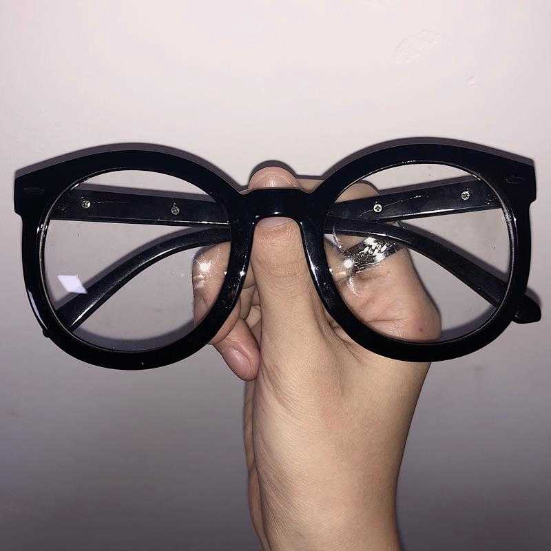 Mắt kính phong cách Hàn Quốc trẻ trung cá tính cho cả nam và nữ