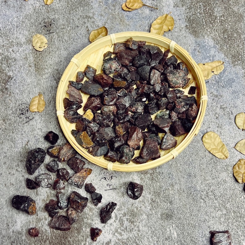 Đá thô Garnet đỏ sẩm T hanh H oá sưu tầm, reiki, thanh tẩy thiền định