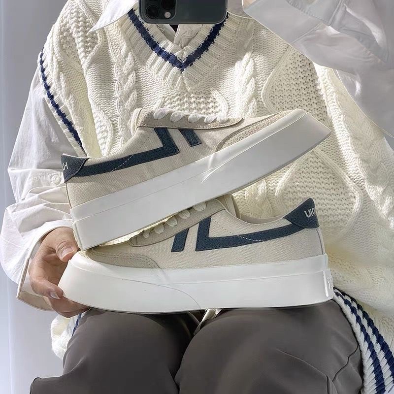 Giày vải thể thao viền xanh