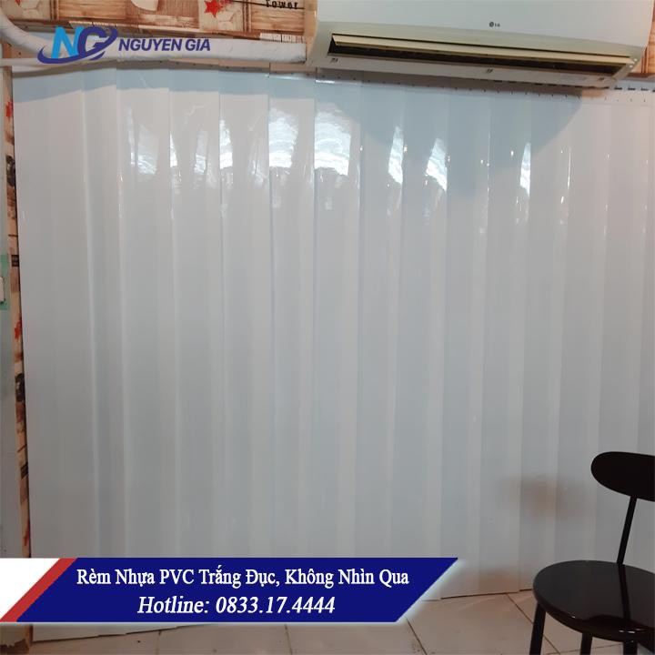 Rèm nhựa PVC ngăn lạnh được tính theo m2- màu trắng sữa