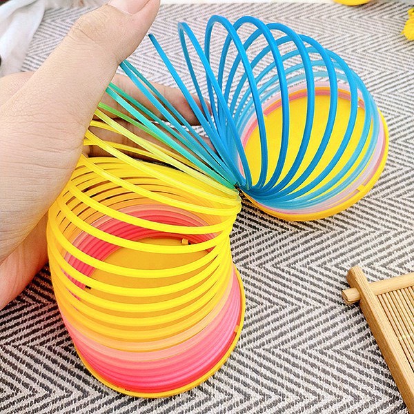 Đồ Chơi Lò Xo Cầu Vồng Nhiều Mẫu Bằng Nhựa An Toàn Cho Bé