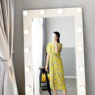 Váy lụa xoắn eo