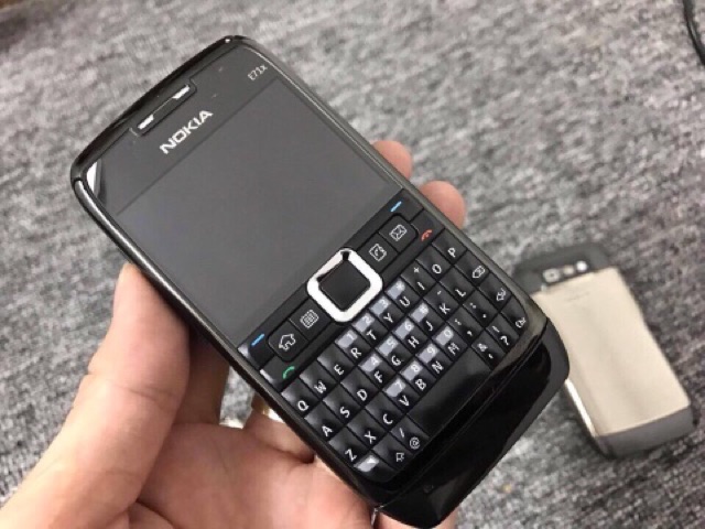 Điện Thoại Nokia E71 QWERTY Màu Đỏ - Đen - Xám - Trắng Hàng Tồn Kho Zin