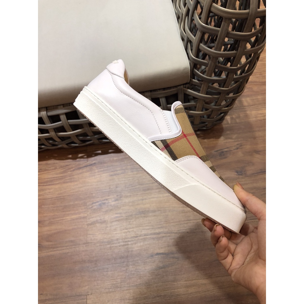 Giày lười nam da thật Burberry BBR thiết kế trẻ trung với họa tiết caro kinh điển của thương hiệu