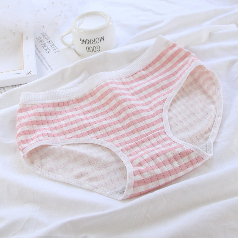 Quần lót cotton xuất Nhật hoạ tiết cute dâu dễ thương lớp lót cotton kháng khuẩn QL53