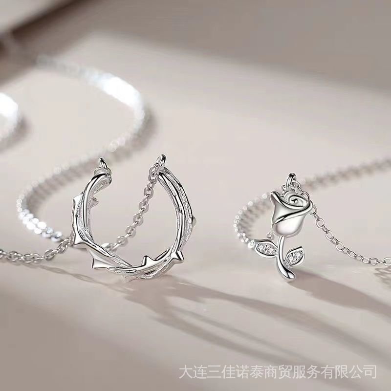 Cặp Dây Chuyền Mặt Gai Hoa Hồng Sang Trọng Cho Cặp Đôi 520