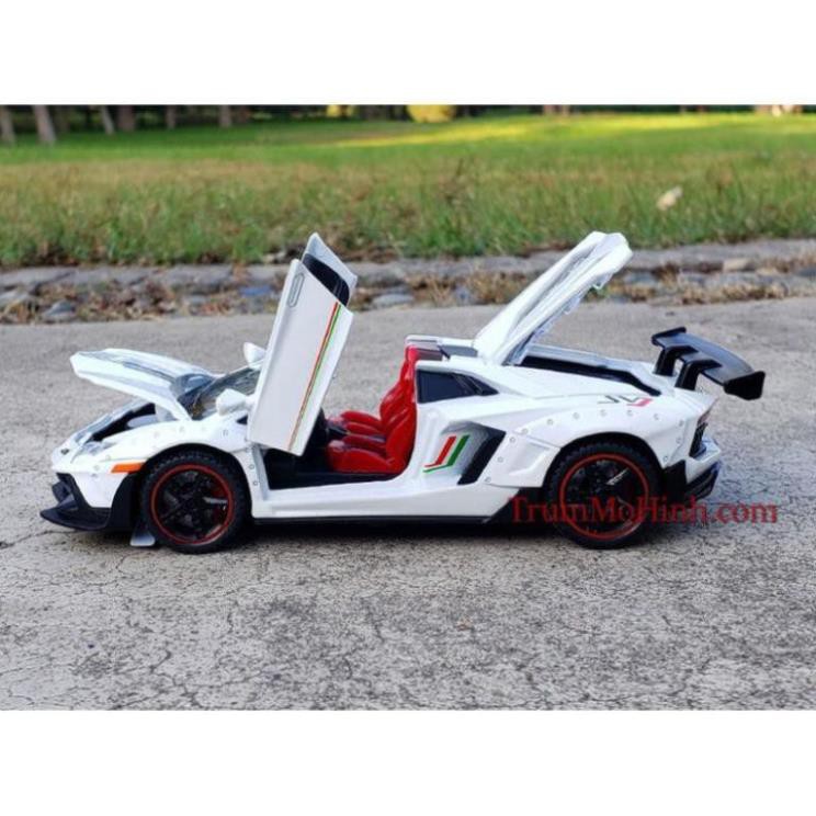 Mô hình xe LAMBORGHINI AVENTADOR ROADSTER LIBERTY WALK 1:32 DH