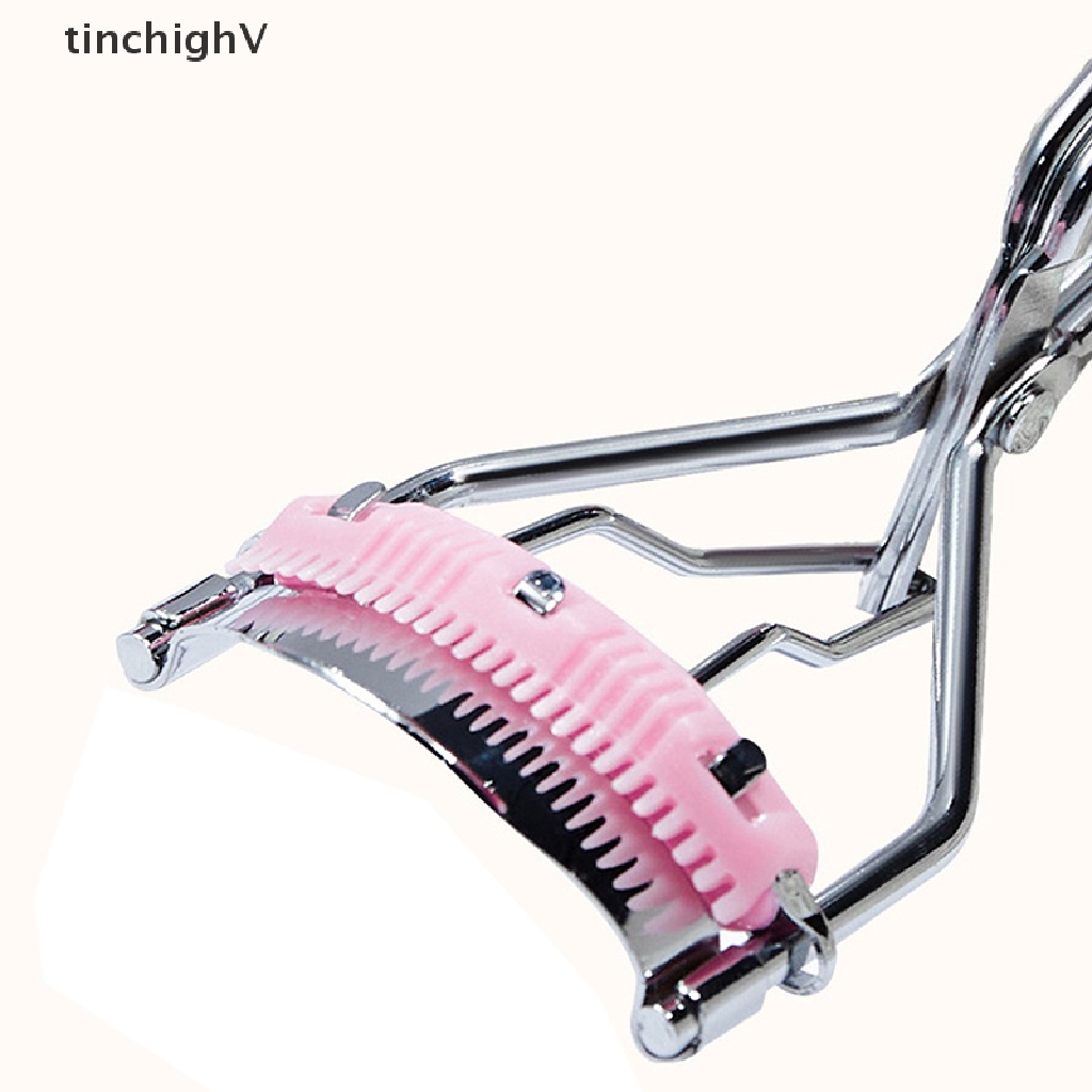 1 Dụng Cụ Bấm Cong Mi Tích Hợp Lược Tiện Dụng