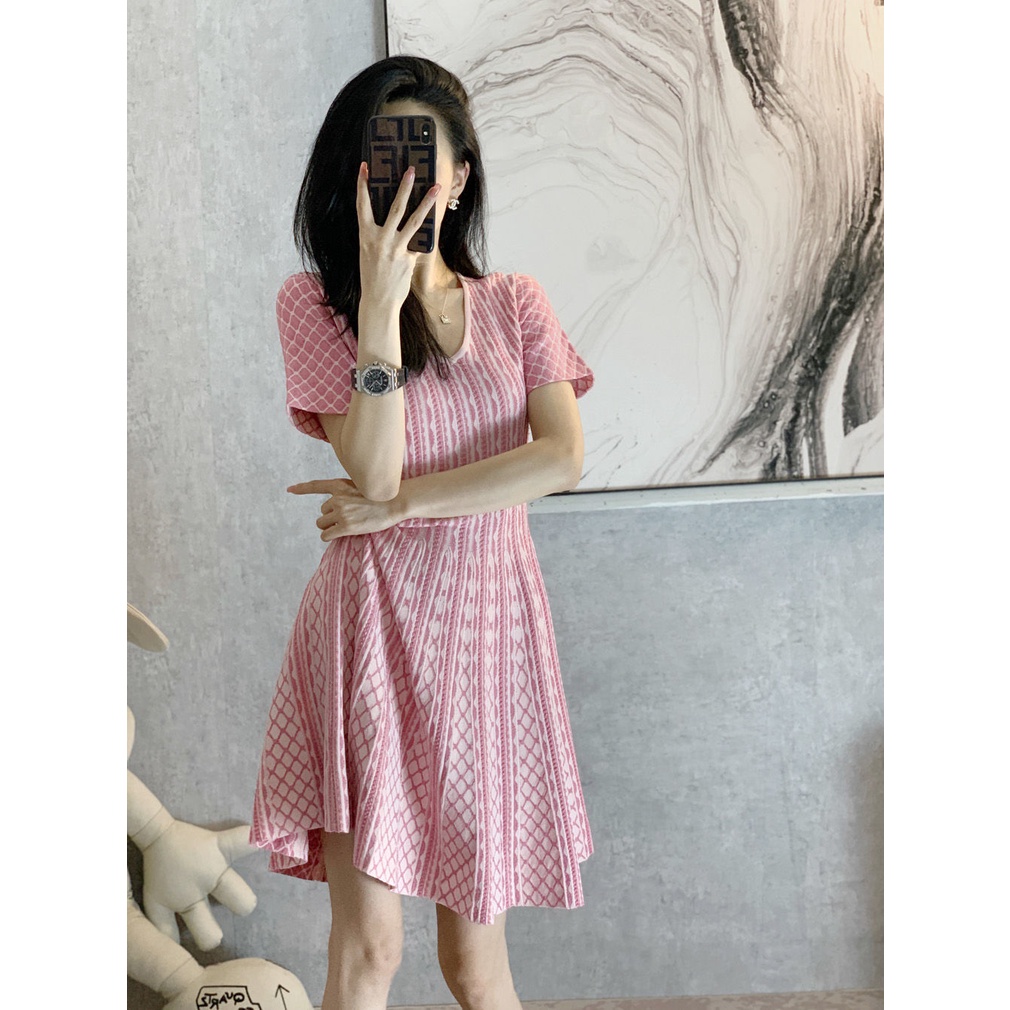 Pink dress women's summer new French style retro niche waist slimming elegant short-sleeved knitted dress