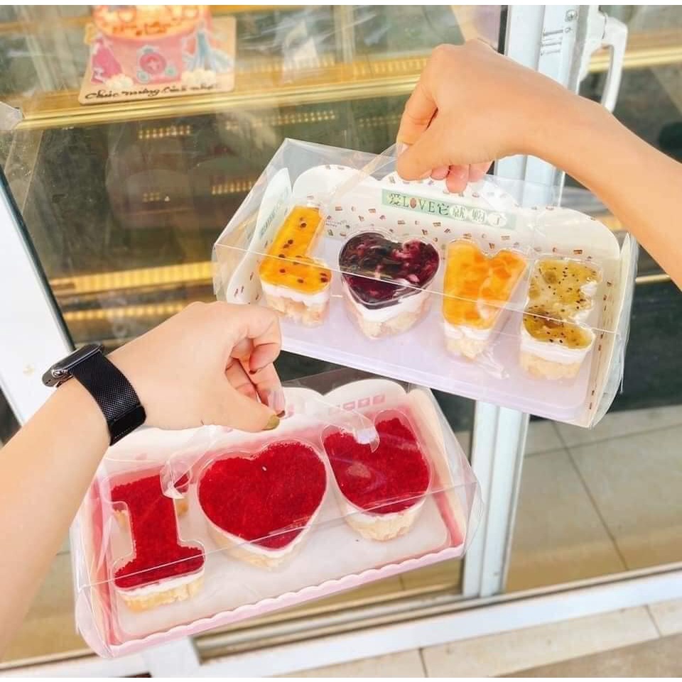 Hộp Mica có chữ LOVE hoặc I O U